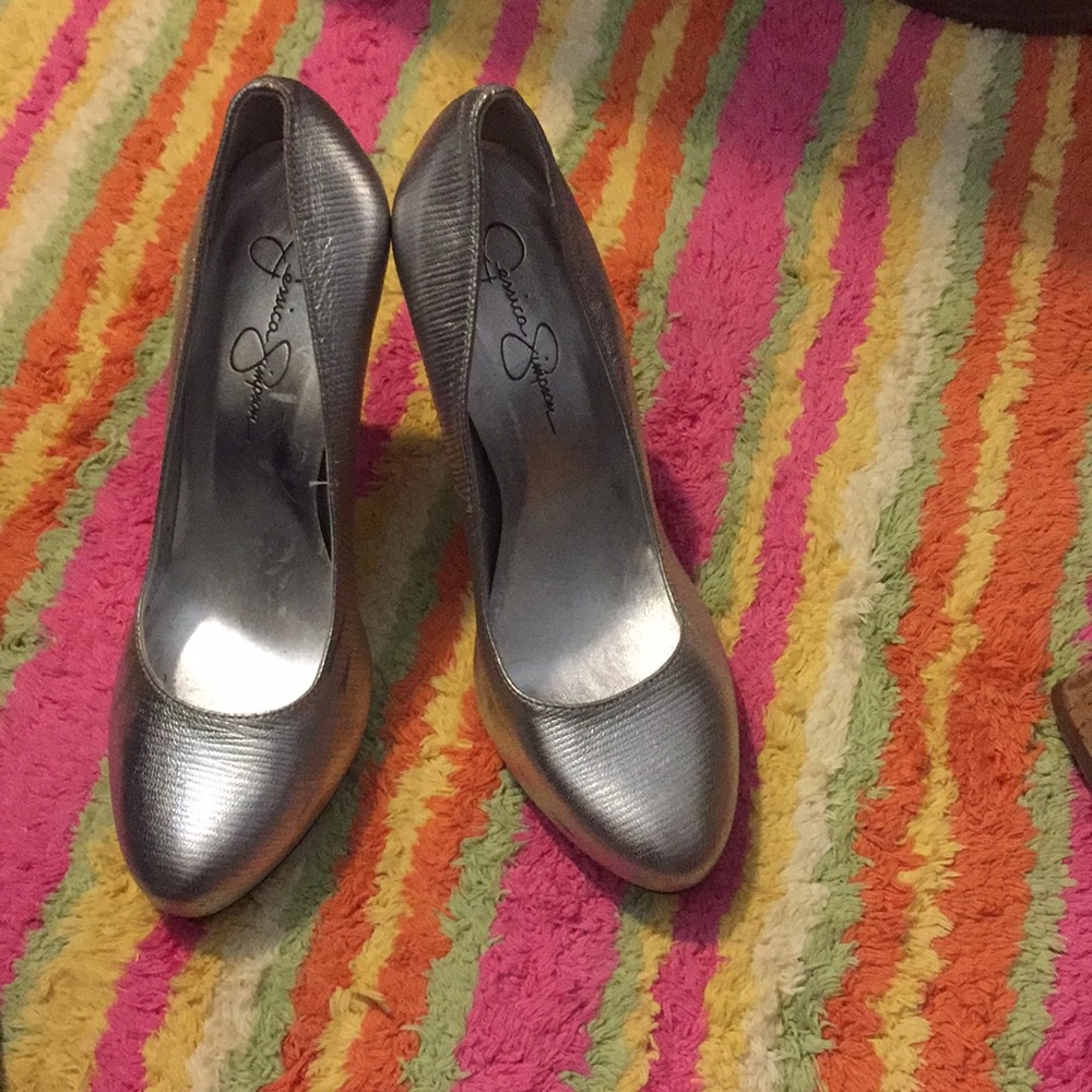 Silver heels - Picture 2 of 3